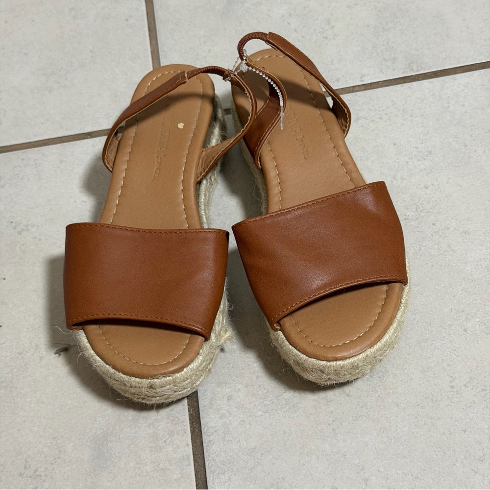 Wild Diva Brown Faux Leather Espadrille Sandals Platform Size 6